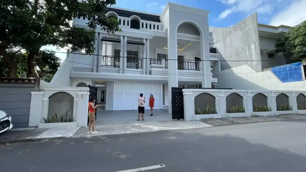 JUAL RUMAH MEWAH GATSU 1 DEKAT LIVING MALL