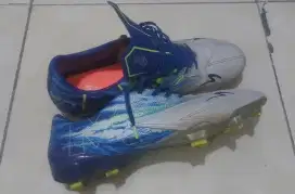 Sepatu bola Mark klok
