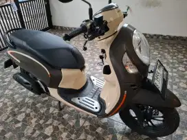 Honda scoopy CBS iss 110 LED 2023 bln 9 pajak panjang B- DKI terawat.