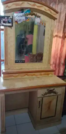 meja rias biasa