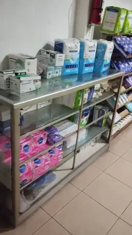 etalase kaca untuk jualan
