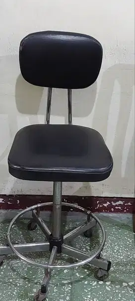 kursi seperti digambar
