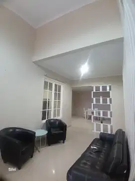 Dikontrakkan rumah di CitraLand dgn prabot standard