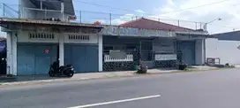 Rumah bagus buat usaha strategis tepi jalan raya