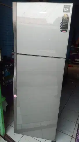 Dijual Kulkas Polytron 2pintu jumbo no minus bergaransi dan mulus