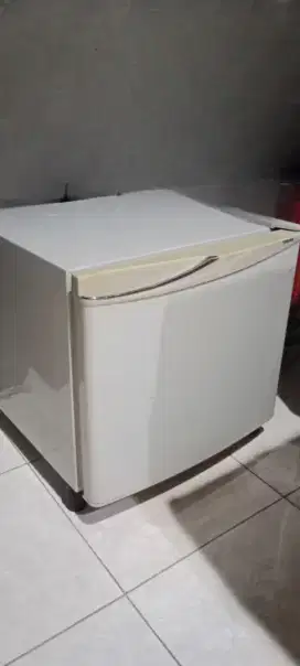 Kulkas kecil 1 pintu