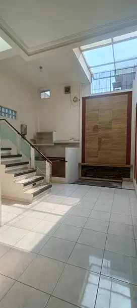 Disewakan rumah siap huni di taman holis indah