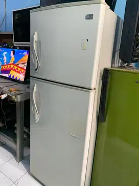 Kulkas LG 2 pintu kapasitas jumbo
