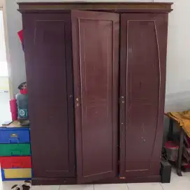 Lemari Pakaian 3 Pintu