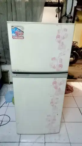 Jual murah kulkas merk sharp 2pintu