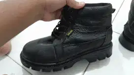 Sepatu Safety (pabrik)