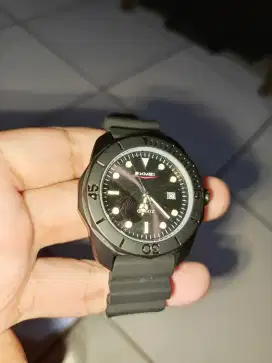 Jam SKMEI Analog tanggal cowo . Mesin epson seiko japan.