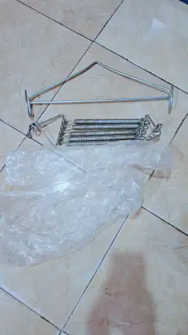 Hanger dan per ayunan bayi