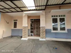Dijual murah rumah rapih siap huni di Regency Melati Mas-Serpong(SHM)