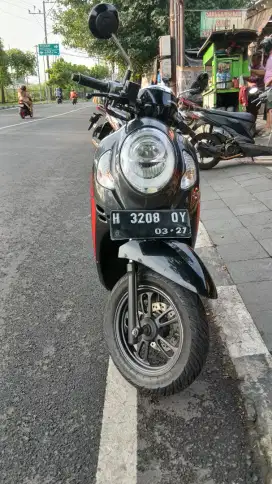 Honda scoopy 2022 hitam