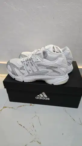 Sepatu adidas temper run 2 putih baru