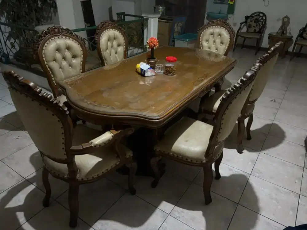 DIJUAL CEPAT MEJA MAKAN KAYU JATI UKIR