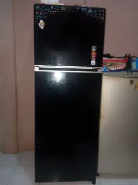 Dijual cepat kulkas Polytron prw29 inverter kondisi mulus like new