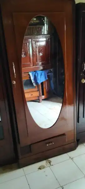 Lemari pakaian jati tua lama