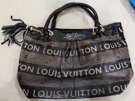 Tas Louis Vuitton coklat hitam