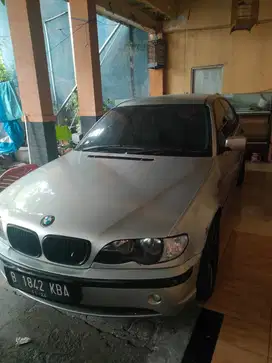 BMW 318i 2002 Bensin