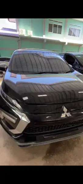 Mobil seperti baru, pemakaian satu tangan