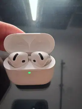 Di jual cepat AIRPODS 4 (ACTIVE NOISE CANCEL APPMXP93ID/A IMEI/Serial