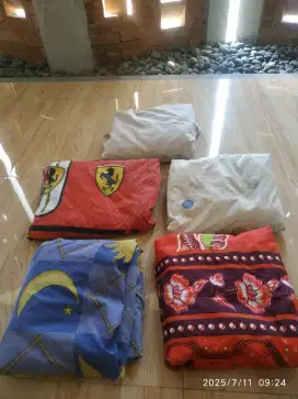 5 buah Sprei, Masih lumayan bagus, untuk Ukuran kasur No 3 dan 4