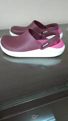 Dijual Sandal model crocs warna ungu pink