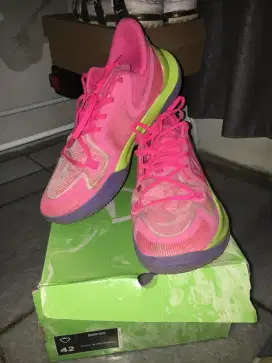 Sepatu basket guard 6