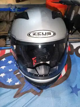 Helm Zeus ZS 813 bonus Motul M1