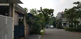 Rumah Sudah Direnovasi, 1,5 Lantai, Timur, di Perum Nusa Loka Bsd