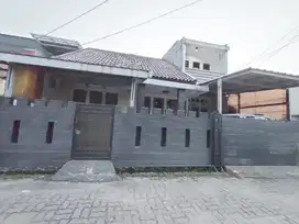 Rumah second  di komplek Graha wijaya Jl Ratna Jatibening
