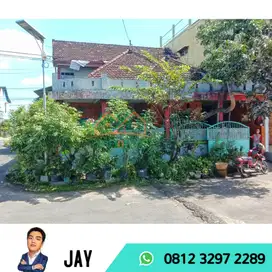 Rumah Model Klasik Dengan Posisi Hook Di kawasan Kota (Pk)
