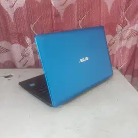 Notebook Asus X200CA Warna Biru Blue Slim Intel Celeron 1007U SSD