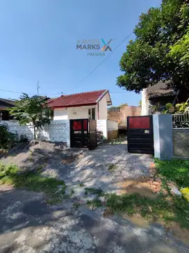 Dijual Rumah Villa Cantik Nyaman dan Luas di Cemorokandang, Malang