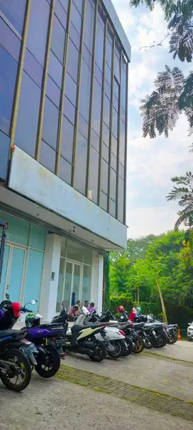 Ruko 4 Lt di PIK 1, Hadap Timur dan Jalan raya -Kuldesak