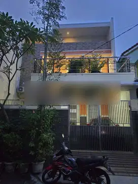 Di Jual Rumah Taman Semanan Indah,rapi Dan Nyaman, Semi Furnished