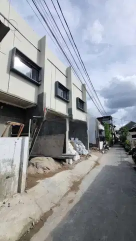 RUMAH BARU 3 LANTAI TERMURAH JELAMBAR JAKARTA BARAT
