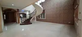 DIJUAL RUMAH MEWAH HARGA MURAH DI CLUSTER TENGAH KOTA WISATA