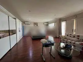 Di Jual Rumah Mewah 2lt Strategis di Green Garden Jakarta Barat.