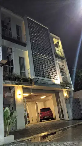 Dijual kos eksklusif full furnished dkt hotel eastpark,amplaz