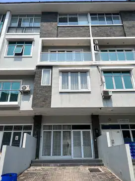 JUAL RUMAH CANTIK 5 LANTAI SIAP HUNI KOMPLEK ELANG LAUT PIK JAKUT