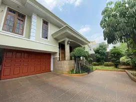 Hunian Cozy 2 Lantai dengan Swimming Pool di Cinere