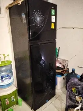 Kulkas 2 pintu merek Sharp