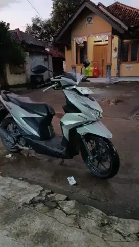 Beat deluxe silver 2023