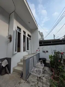 Dijual Rumah siap huni di Gading Elok Timur sudah tinggi dari jalan