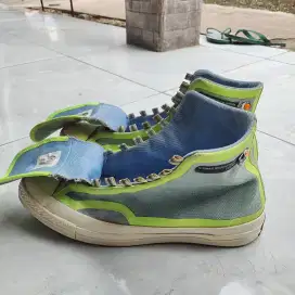 Sepatu Converse bekas size 42