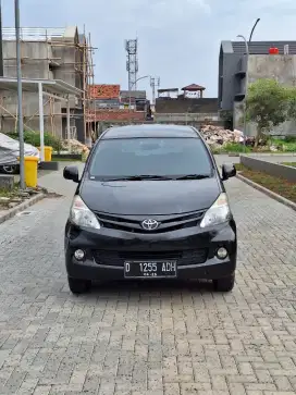 Avanza mt 2015 hitam