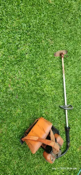Mesin potong rumput 2 tak bensin